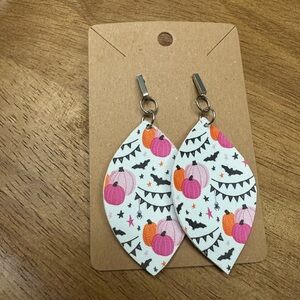 5/$10 Halloween Pumpkin‎ and Bat Earrings
